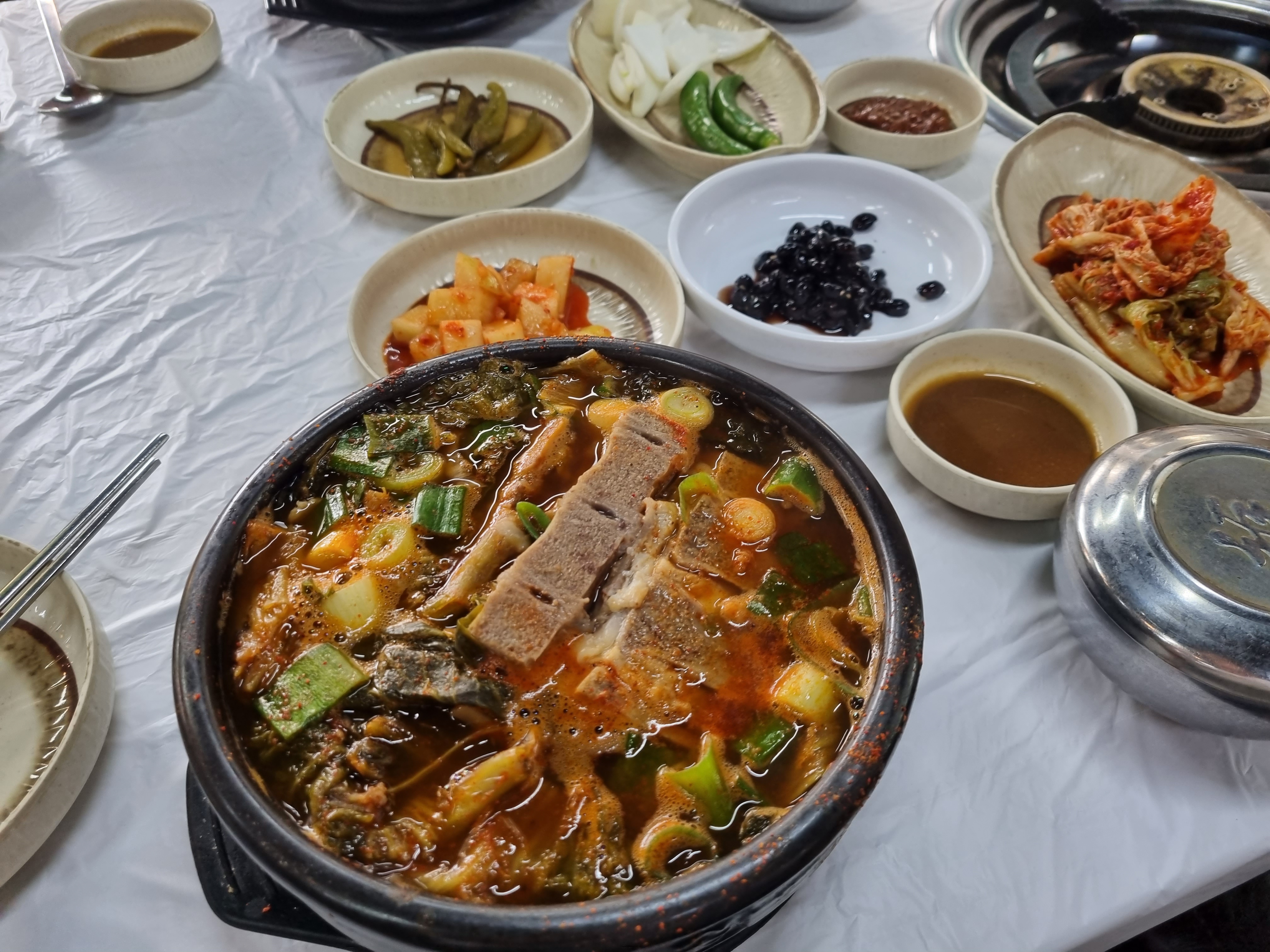  군산 머슴감자탕 시원한 뼛국