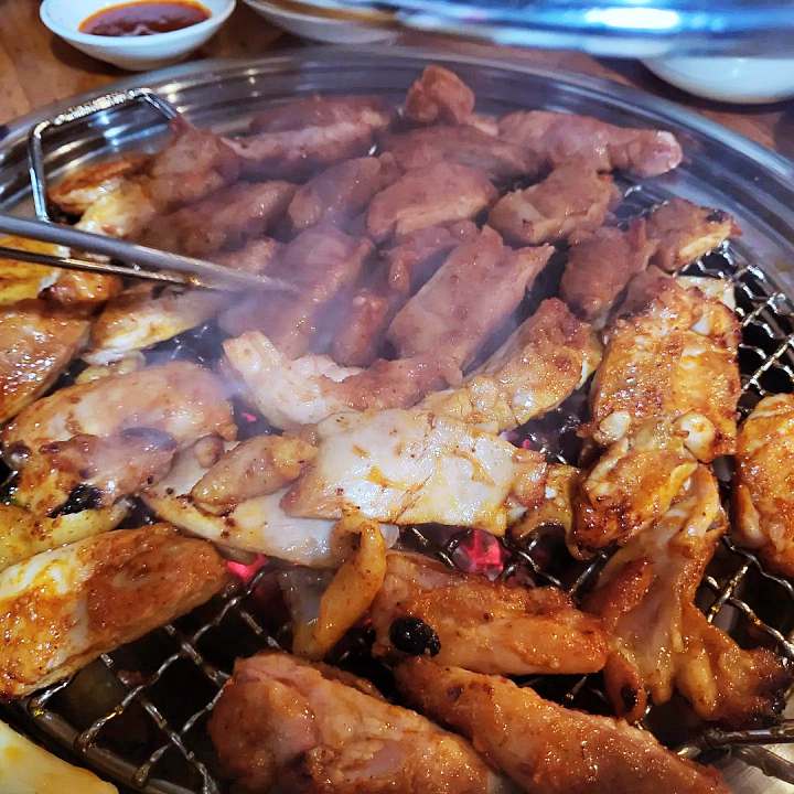 식객 허영만 백반기행 박은영 편 숯불 닭갈비 닭목살 닭발 비빔 막국수 묵밥 관악 신림 맛집 소개