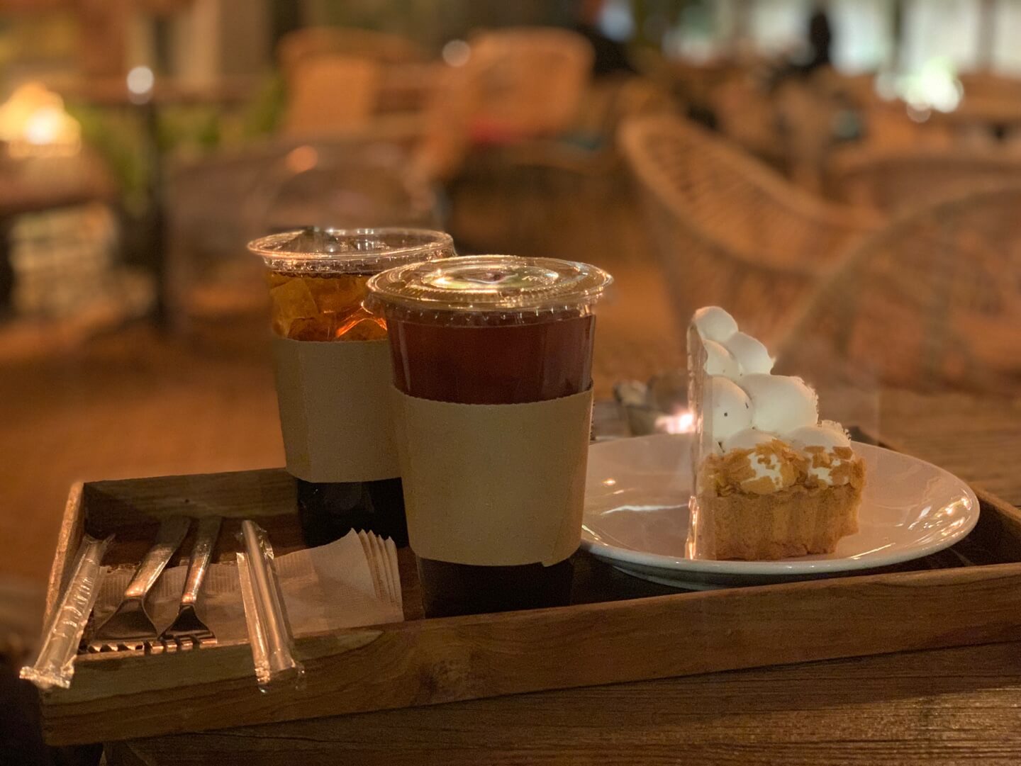  [신논현역] ab카페 강남점, 휴양지 갬성이 풍기는 인테리어 맛집(feat. 아이스 아메리카노, 디카페인 콜드브루, 얼그레이 타르트)