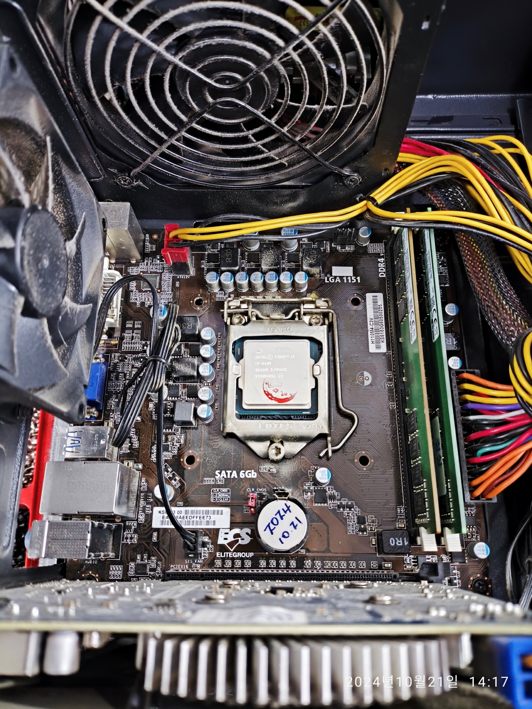 CPU 서멀 구리스 재도포 중