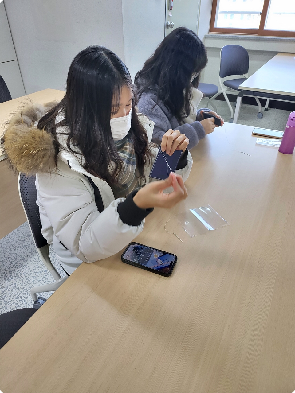  포항 이동에 위치한 이동 고등학교 고3 학생들을 위한 카드지갑 만들기 단체수강 2회차 수업 [포항 오유가죽공방]