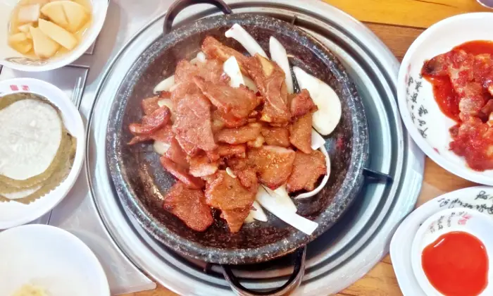 충남 천안 신의 한수 맛의 결정타 돌판 위에서 춤추는 석갈비 맛집 추천