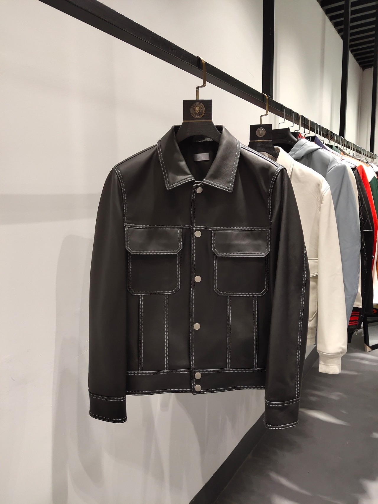  [DIOR] 디올 스티치 가죽 자켓