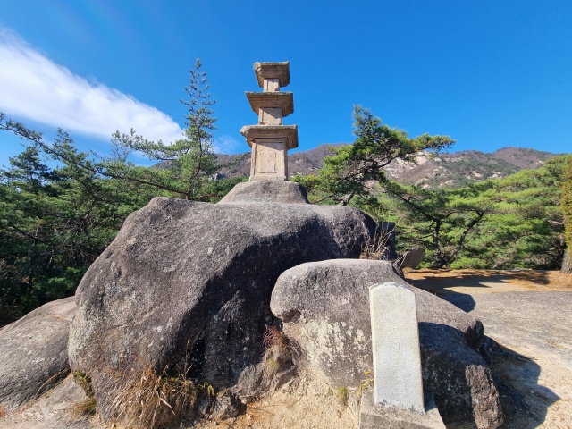 망탑봉-삼층석탑