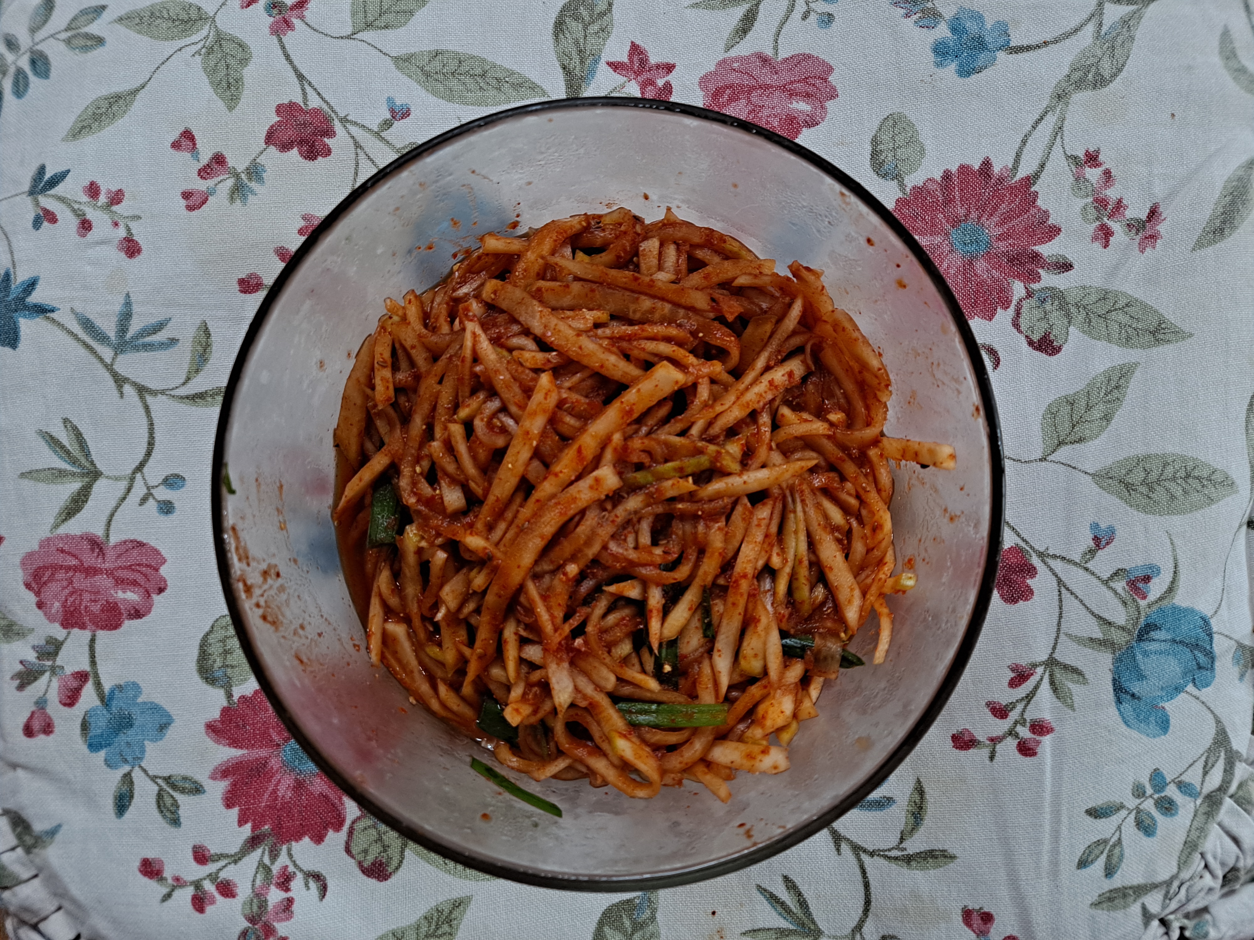  새콤달콤 아삭아삭, 무생채(Julienne Radish Fresh Salad)