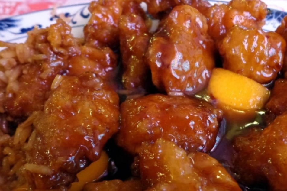 다이어트 때문에 이제는 맛있는 치킨도 적게 먹어야겠습니다.