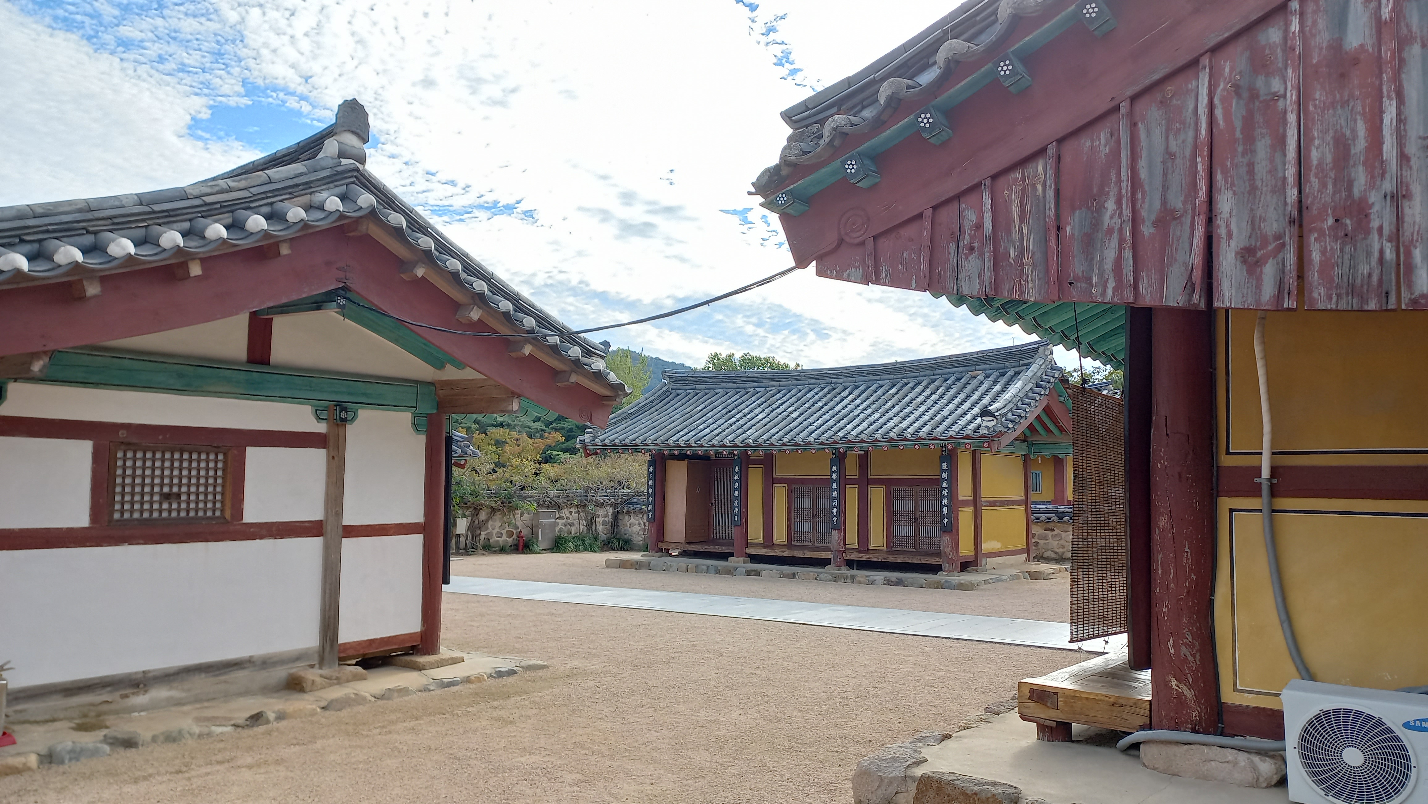 김해 가볼만한 곳, 김해 수로왕릉 - 휴식같은 여행으로의 초대 이미지