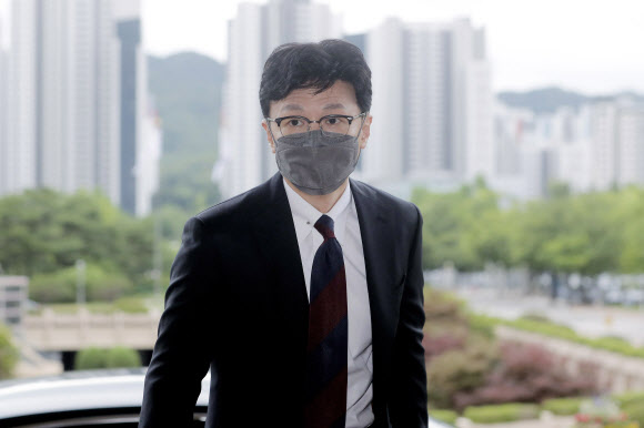  한동훈, 노무현·조국 사태 겹겹이 쌓아온 '검찰 불신시대'..신뢰회복 나서나