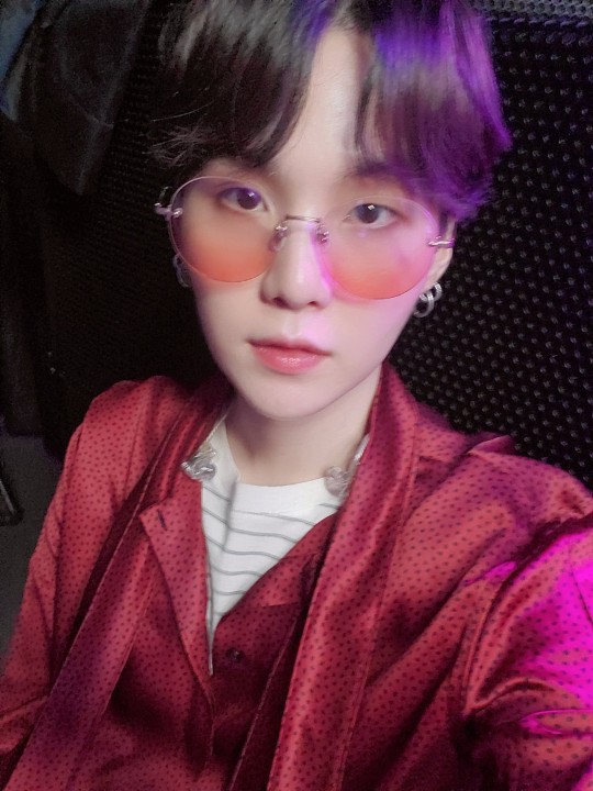  방탄소년단 슈가, 다래끼 나도 잘생겼어 안경으로 시크미 발산