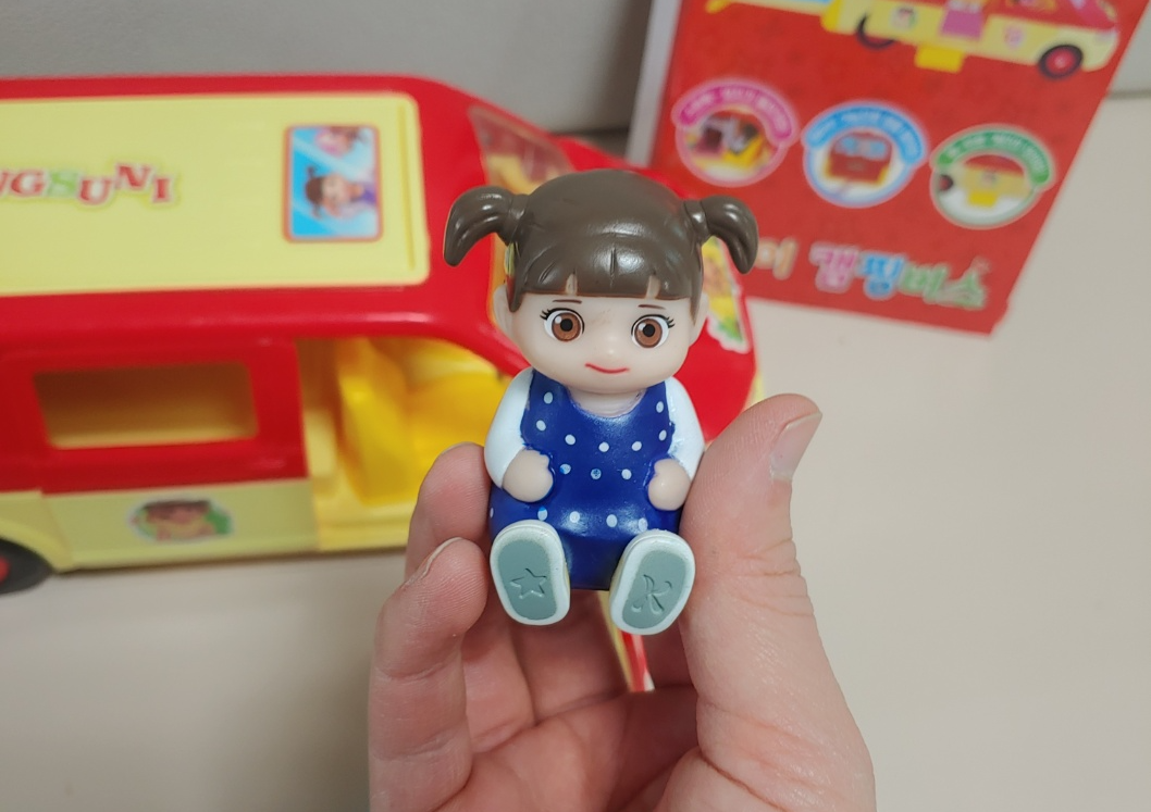 콩순이 캠핑버스 외형4