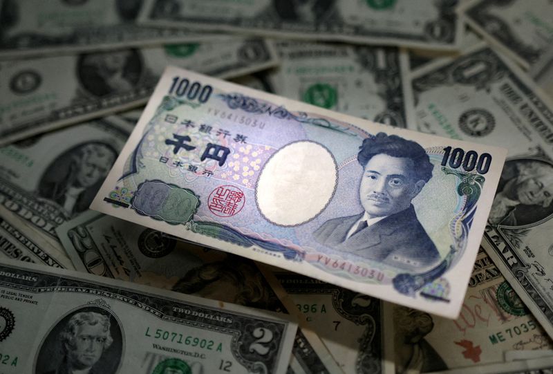  엔화 대 달러 약세: 장기적인 경제 영향 분석