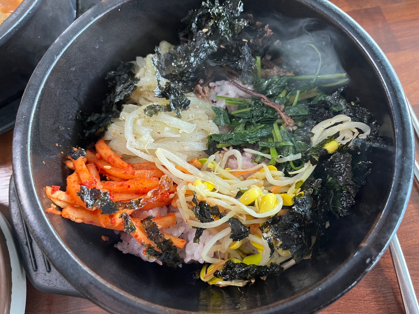 돌솥비빔밥 구성