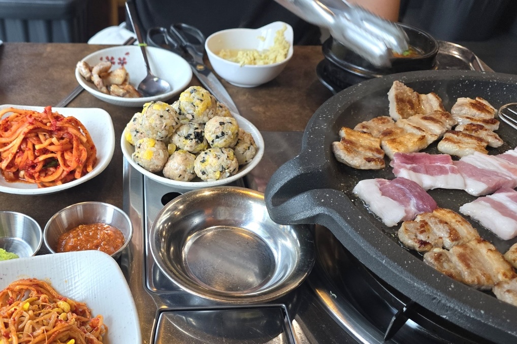 육돼지 이미지