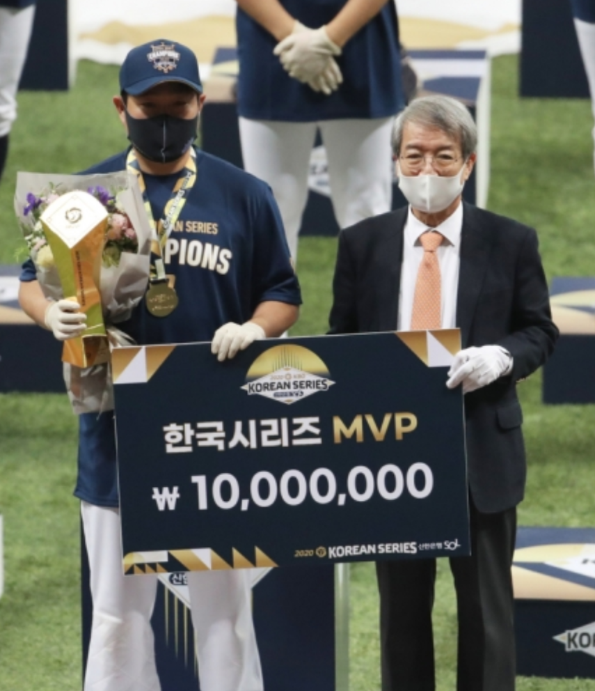  양의지 집행검..한국시리즈 MVP 린의지