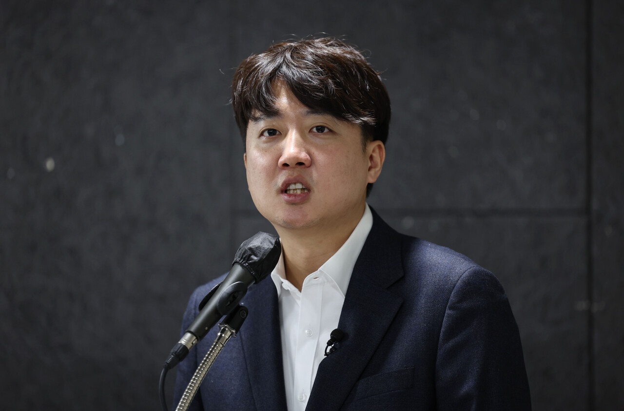 헌법재판소, 윤석열 대통령 탄핵심판 선고 사실상 다음주 이후로 미뤄 - 이준석 의원, "21일이나 28일 선고 유력... 무조건 8대 0 인용" 헌법재판소, 윤석열 대통령 탄핵심판 선고 사실상 다음주 이후로 미뤄 - 이준석 의원, "21일이나 28일 선고 유력... 무조건 8대 0 인용"