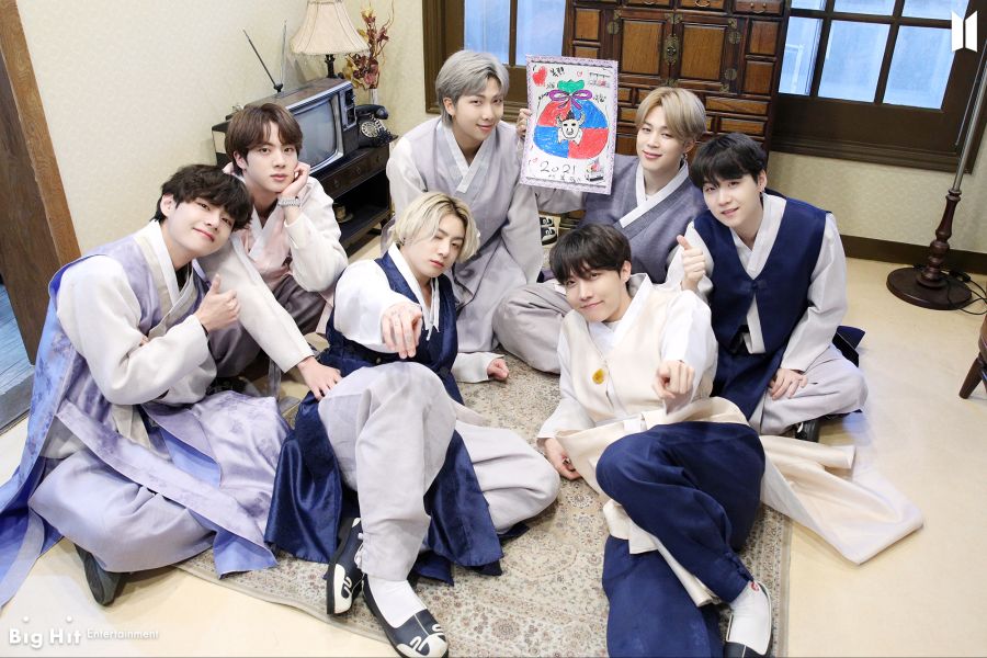  한복입고 한국의 멋을 공연한 BTS