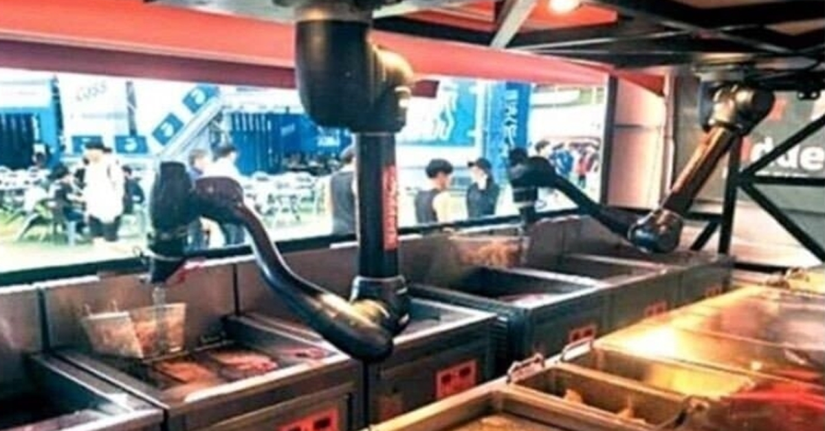  ㄹㅇ로봇 치킨집 등장