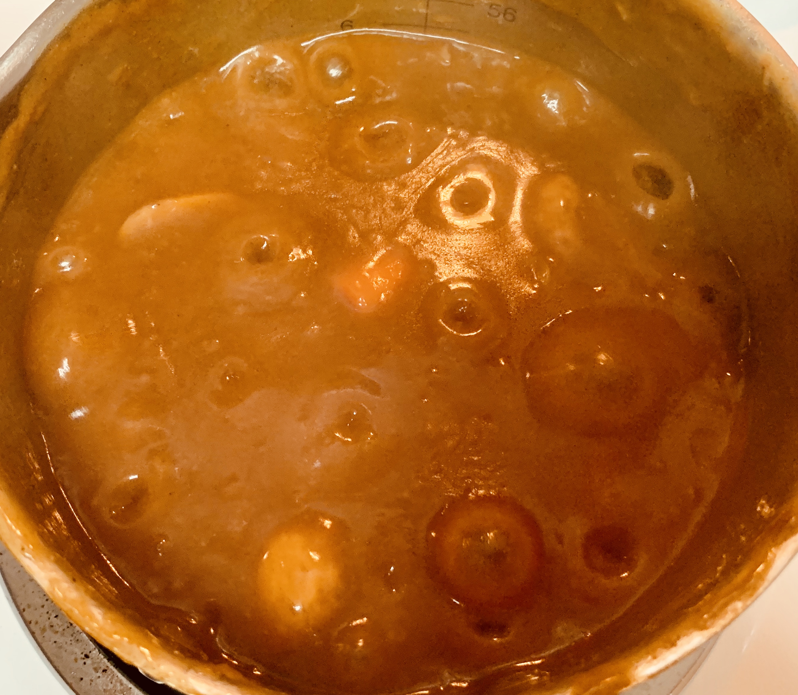 Pots-Curry Soup-Scene