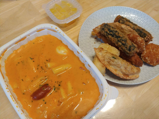  두가지떡볶이 역곡점에서 로제떡볶이 배달시켜먹은 후기(+실속모듬튀김)
