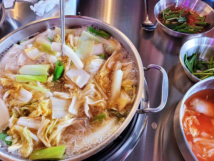  생생정보 닭볶음탕 닭한마리 담백한 맛의 깊이 고수의 부엌 맛집 추천 2tv 저녁 김포 가게 위치 어디