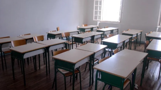  프랑스 고등학교 코로나 20명 부모 사망