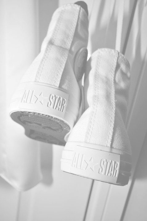 화이트-컴퍼스-신발-사진