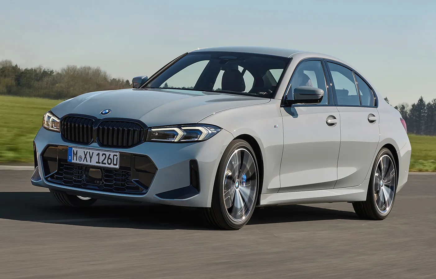 BMW 330i 사진