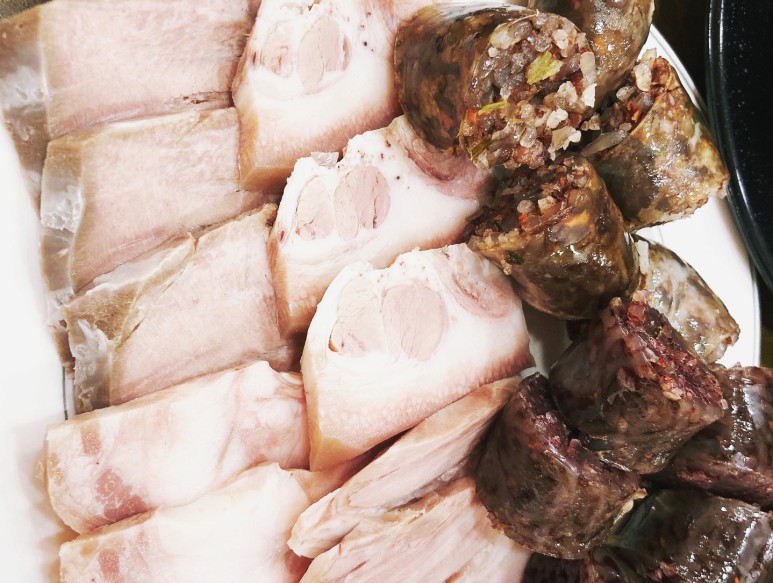  역촌동 신의주 찹쌀순대 - 순댓국 맛집, 푸짐한 신의주정식 !!