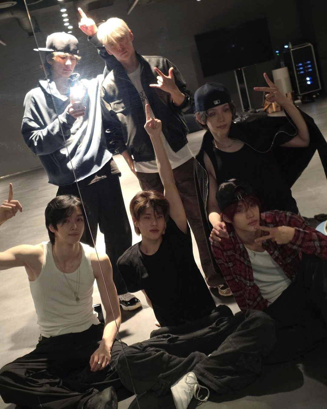 20250410연습실인스타가족사진