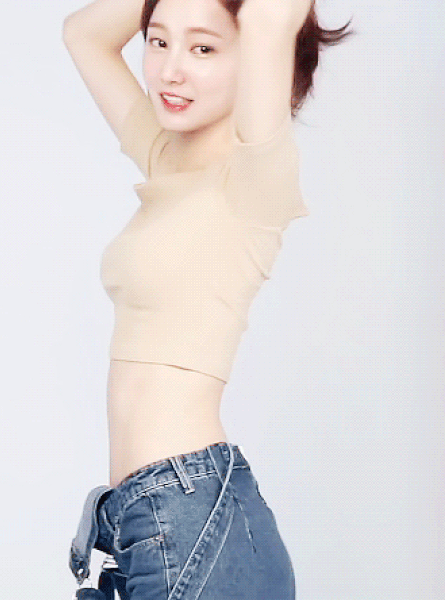  배우 이다빈(연우) 가느다란 허리라인 사진 움짤