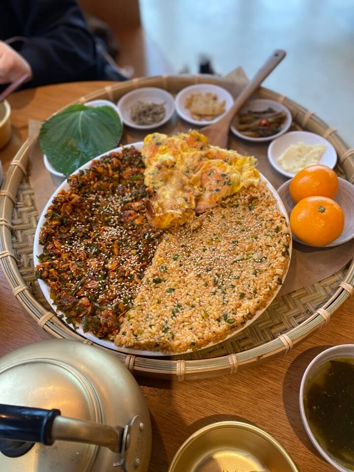 한소쿠리안의-꼬막비빔밥-새우전