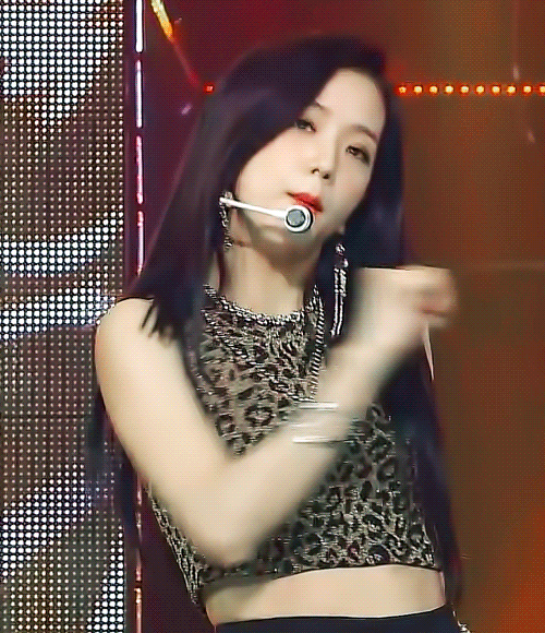  블랙핑크 지수 호피무늬 의상 레오파드