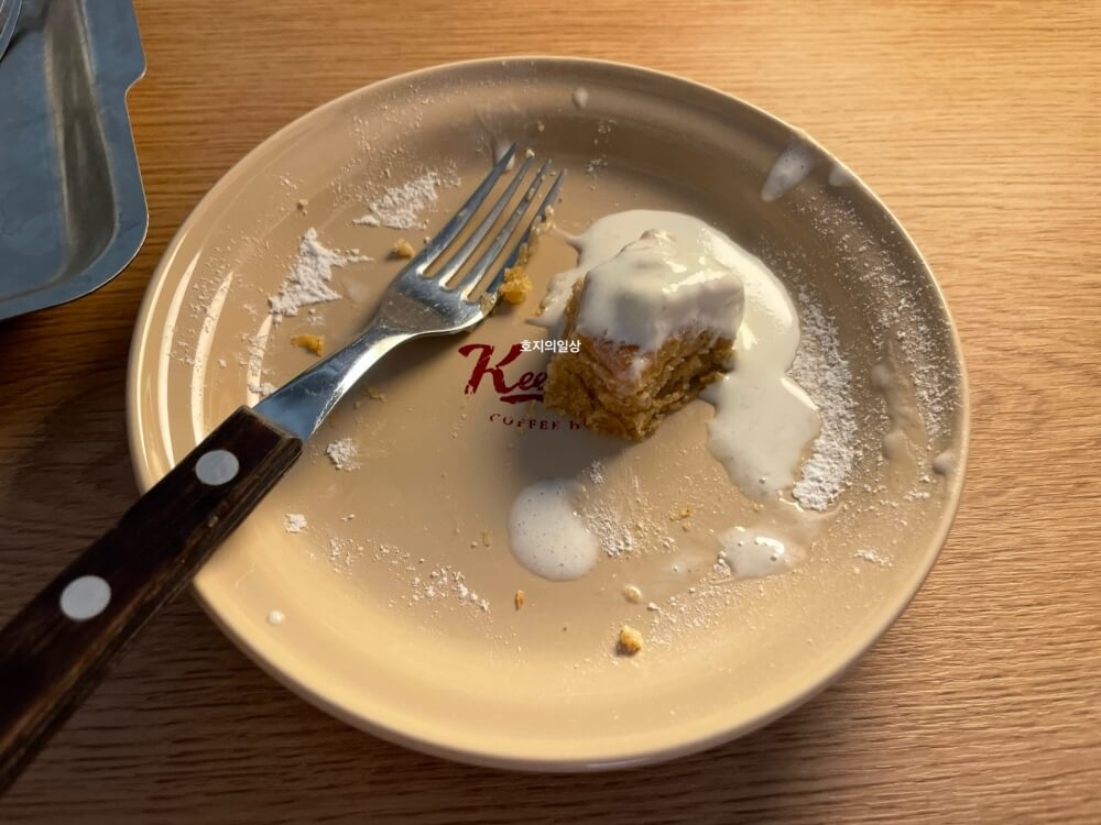 수원 행궁동 카페 맛집 킵댓 로스터리 - 케익 비운 접시