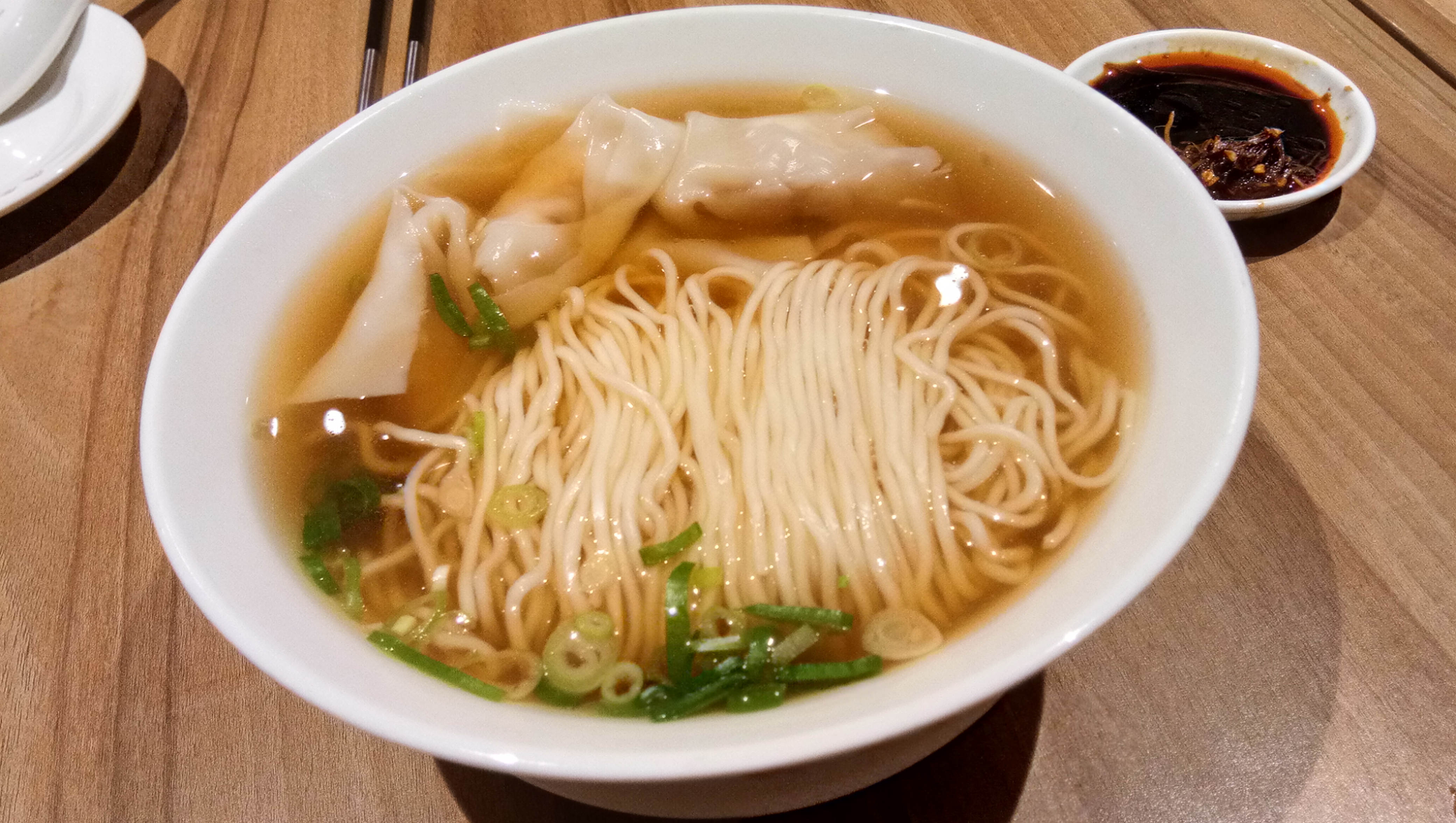 필리핀 맛집 딘타이펑 - 돼지고기와 새우 완탕면
