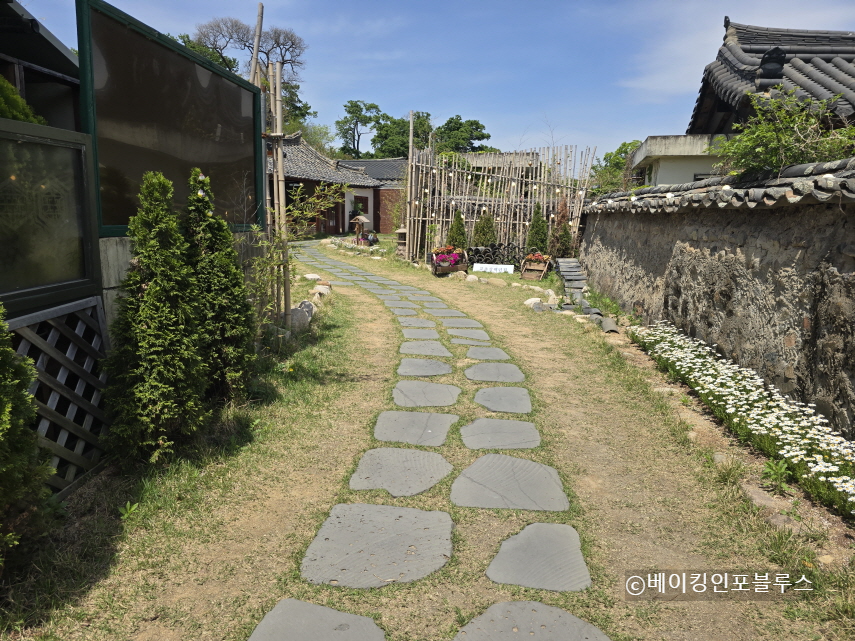 교촌삼백년집-경주한식집-들어가는길