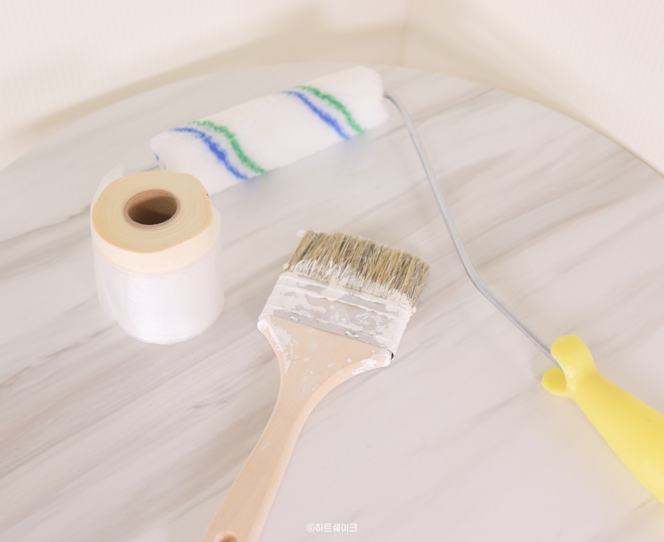 셀프인테리어 벽 페인트 칠하는 방법 벽지페인트 처음해봤는데 별거없네요. 벽지위에 칠해요. 30