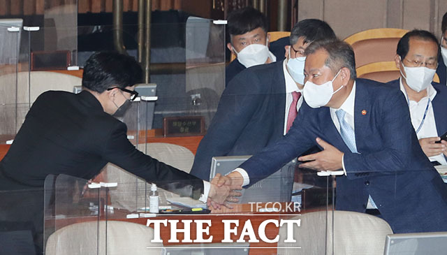  '16명 살해' 탈북민..'북송인가 처벌인가' 견해 밝힌 한동훈 [TF사진관]