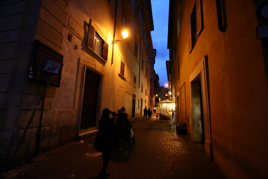 로마-골목길-야경