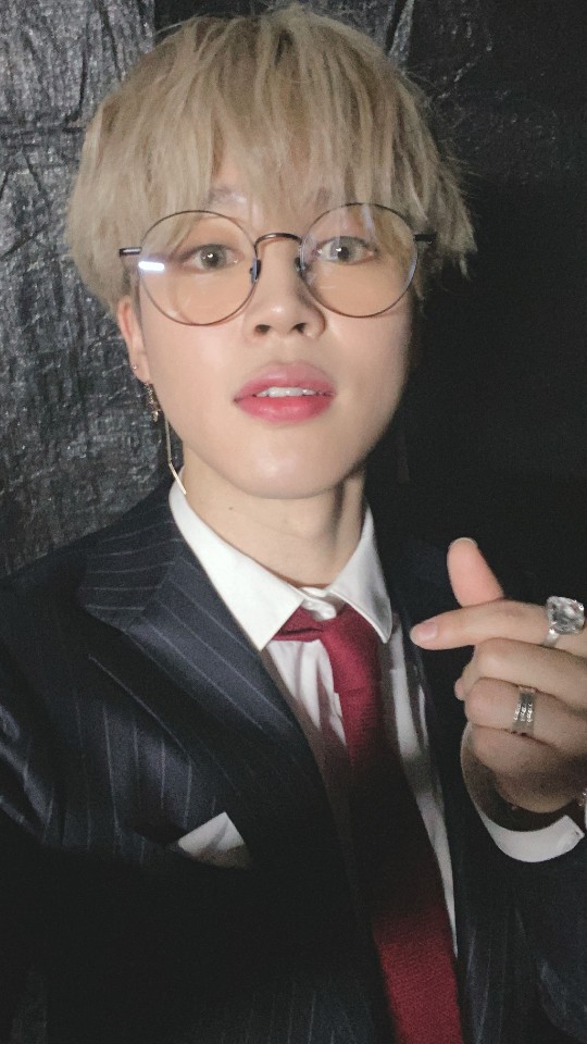  진짜 귀여운거 혼자 다하는 안경 지민