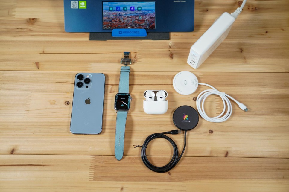 아이폰 무선충전기 추천 휴대용 애플 3in1 무선충전기