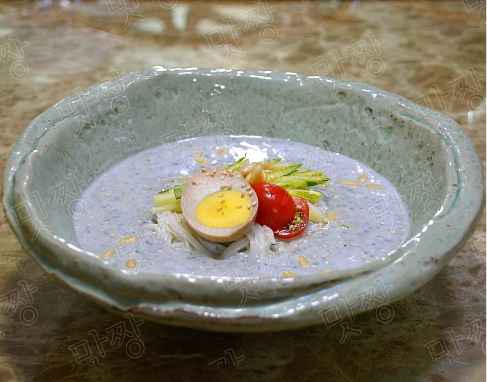 부드러운 검은콩 콩국수 맛있게 만드는 법 부드러운 검은콩 콩국수 맛있게 만드는 법
