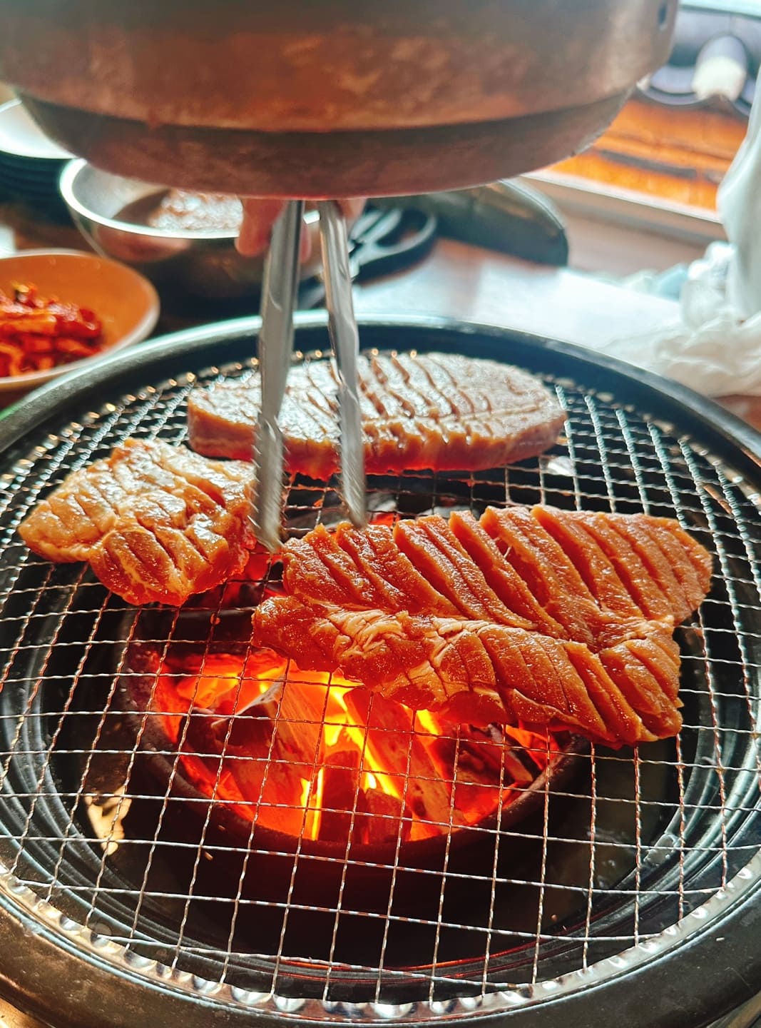 마포화로집 옥련직영점 돼지갈비 굽는 모습