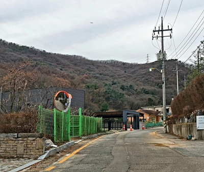 모아니 카페로 오라가는 쇳골로 사진