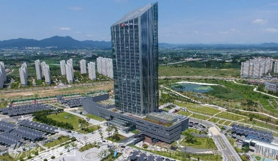  방만 운영에 천문학적 적자 '한전', 그나마 목숨 붙어있는 건 원전 때문