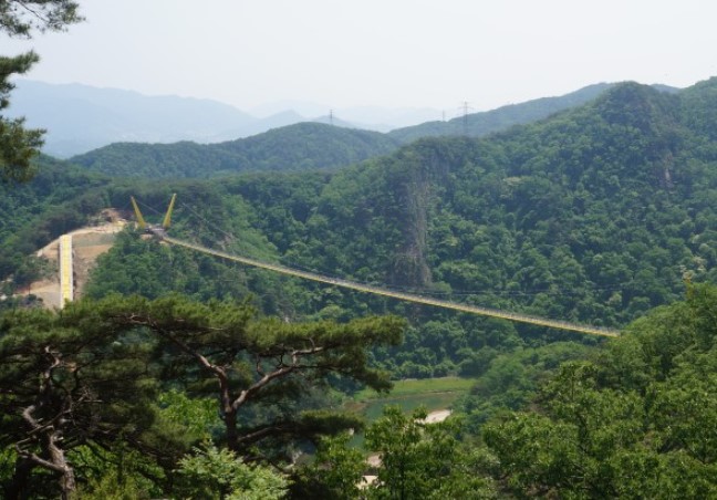 소금산그랜드밸리-데크산책로에서본울렁다리와주변풍경