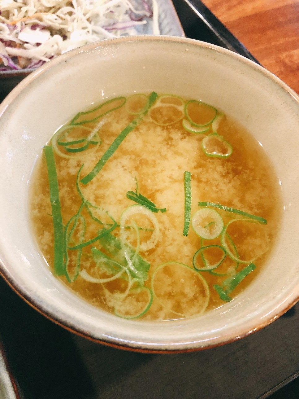 명동 푸드코트에는 홍성내포 맛집, 초밥집, 북촌손만두가 동시에 있다. 12