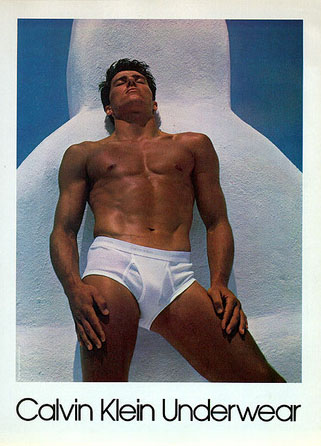 1982년 포토그래퍼 브루스 웨버(Bruce Weber)가 촬영한 캘빈클라인의 남성 속옷 광고