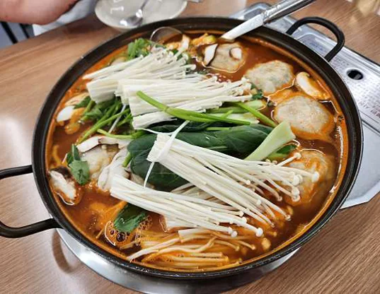 토마루해물칼국수