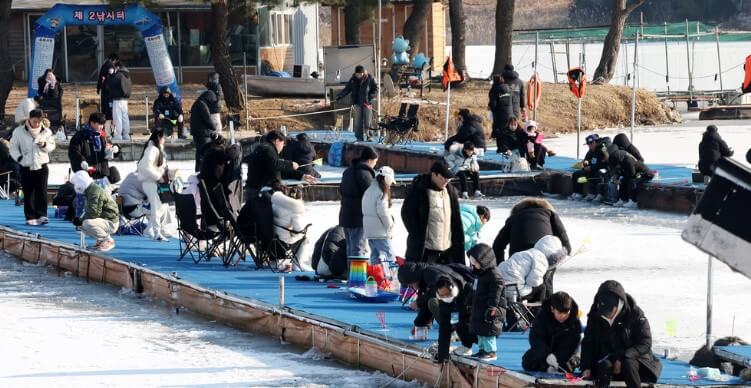 2025 왕방마을 얼음축제, 겨울빙어 산천어축제 개장!