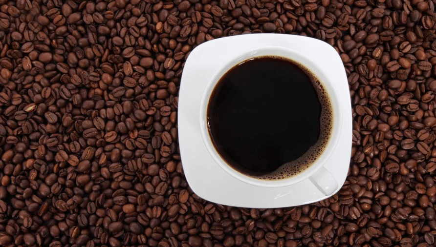 눈이 떨리는 증상의 원인이 되는 카페인 음식인 커피와 커피 콩